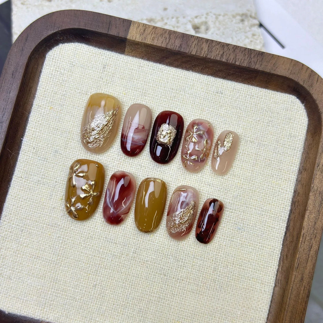 10Pcs Handmade Short Oval Amber Cat's Eye False Nails French 3D Lovely Golden Flowers Painting Nail Tips Reusable Acrylic Nails