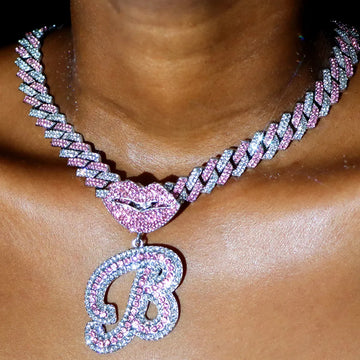 Nouvelle tendance rose cubaine Micro Ringestone Pavé Bouche cursive Collier pendentif 14 mm