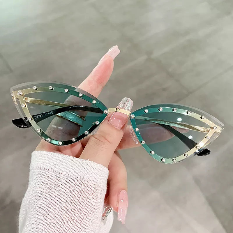 Vintage Cat Eye Femmes Luxury Diamond Sungass Sunshes Rimless Ocean Lens Femelle Triangle Stravon Sun Glasses UV400