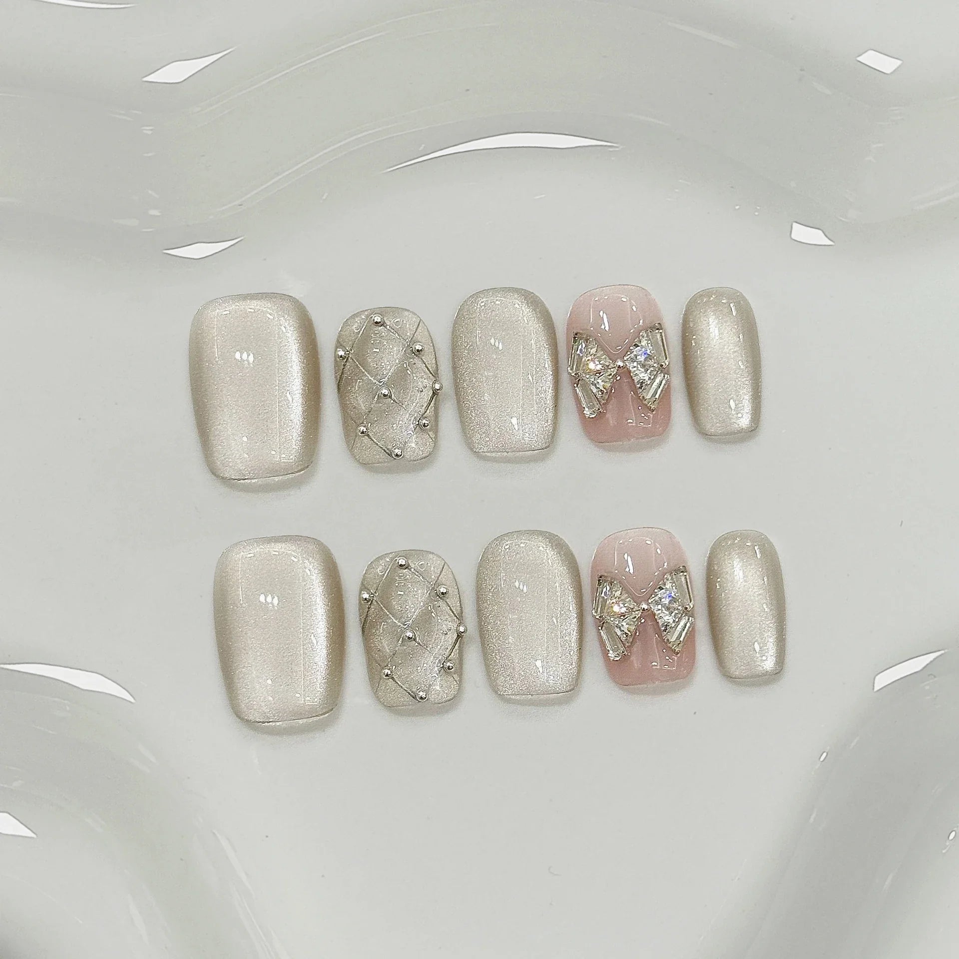 10pcs Crystal Cat Eye False Nails Colorful Mini Flower Fake Nails with Butterfly Design Elegant Press on Nails Short Square Nail