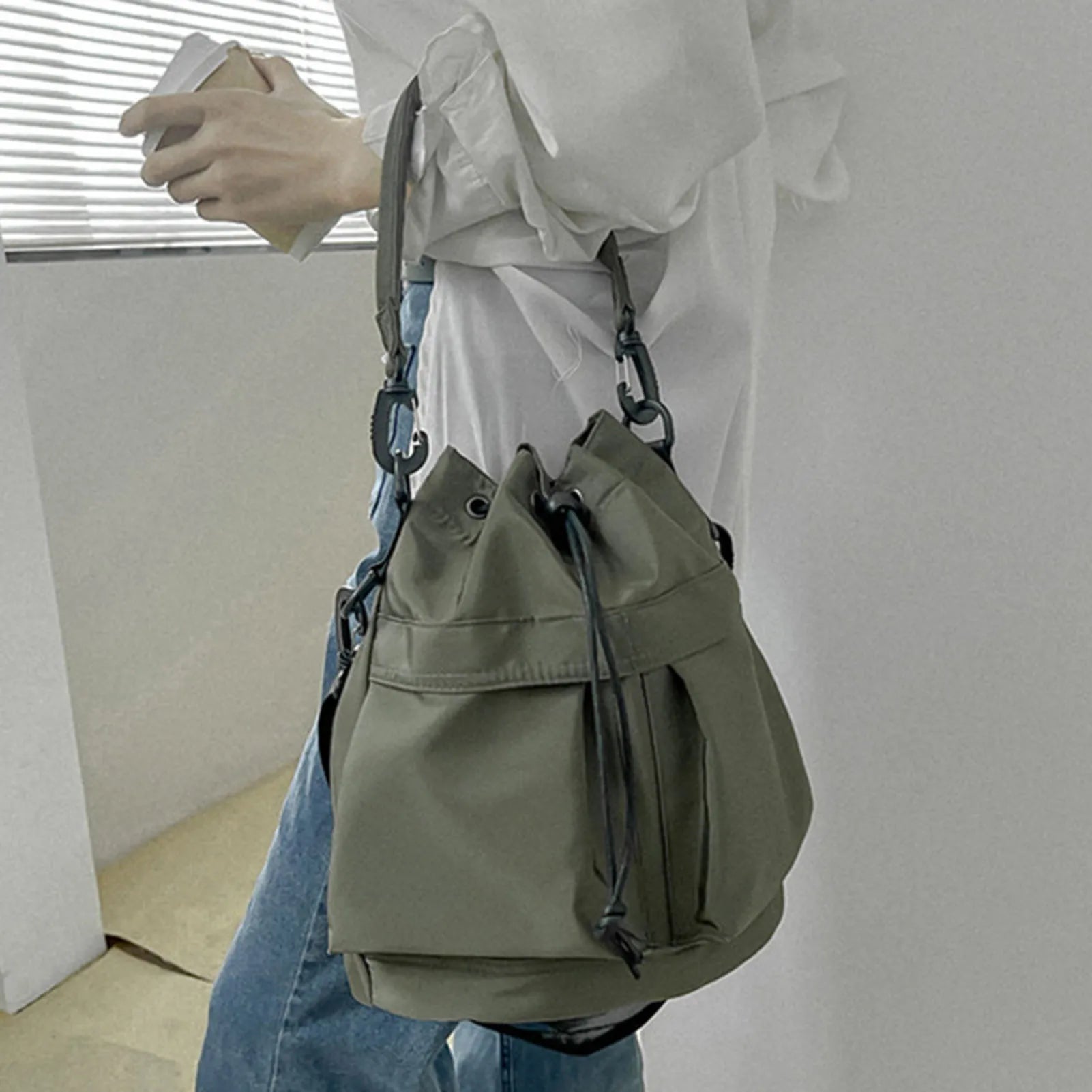 Fashion Women Handbags Waterproof Nylon Shoulder Bags Large Capacity Crossbody Bags for Women Portable Drawstring Bucket Bag